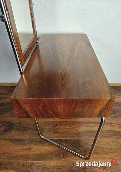 Autorski projekt toaletki inspirowany stylem Warszawa