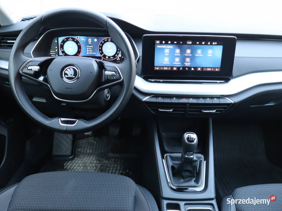 Skoda Octavia 15 TSI asystent pasa ruchu