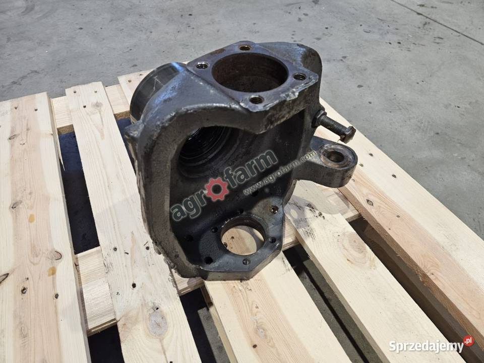 Zwrotnica prawa Valtra T171 T191 T174 T173 Byków