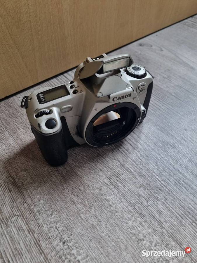 Aparat fotograficzny analogowy lustrzanka CANON Aparaty pomorskie Solnica