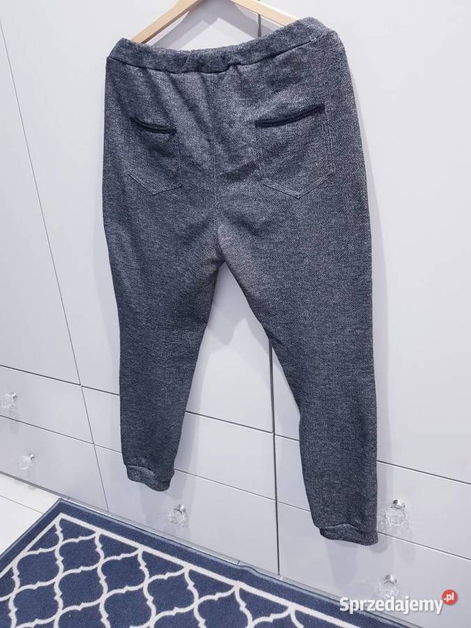 Spodnie dresowe z małym defektem Rozmiar 44(XXL) Spodnie Dąbrowa Górnicza