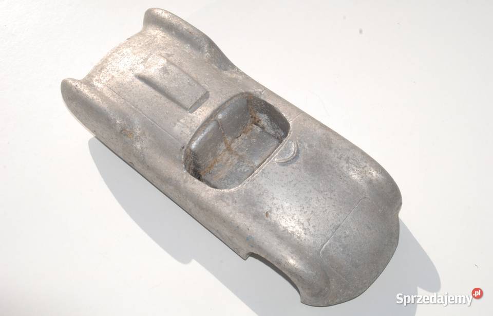 Stary odlew aluminiowy samochodu model ręcznie