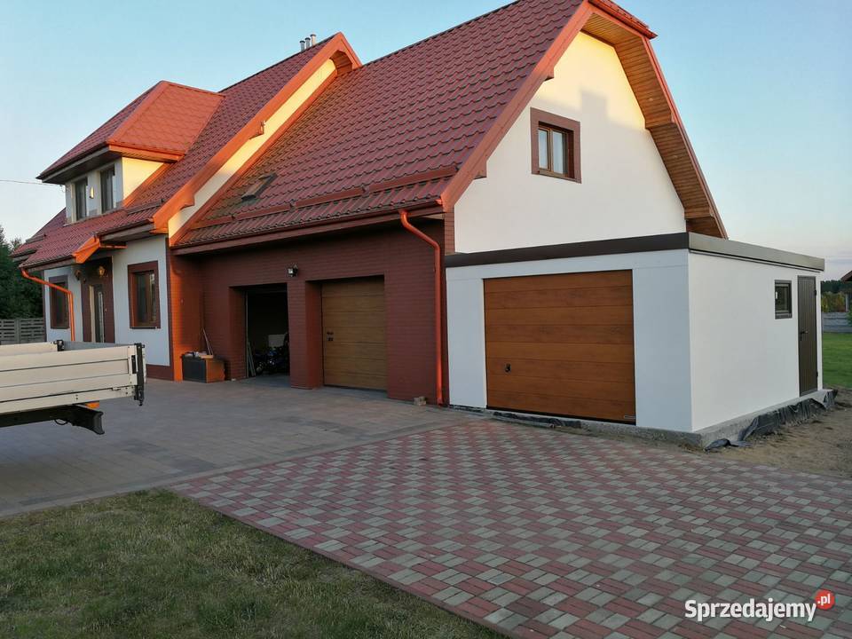 Garaż doklejony dostawiony do budynku tynkowany Wrocław