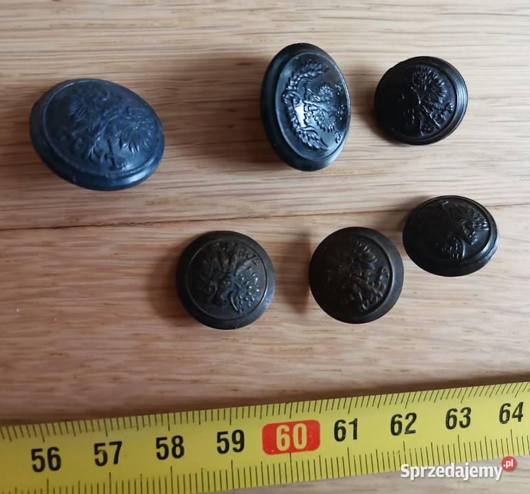 220 GUZIKI munduru różne z okresu PRLu Łódź