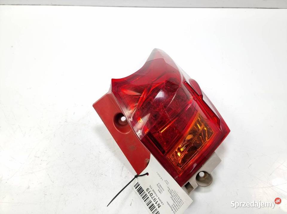 LAMPA PRAWA TYŁ TOYOTA AURIS II osobowe Pozostałe Lipno