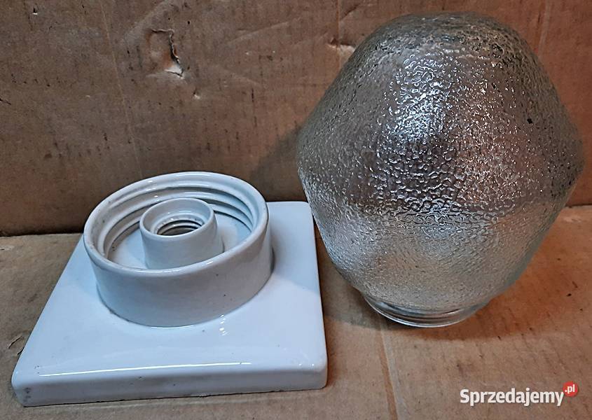 Lampa z oprawą porcelanową naścienna E 27 z lat Pozostałe Ostrów Wielkopolski sprzedam