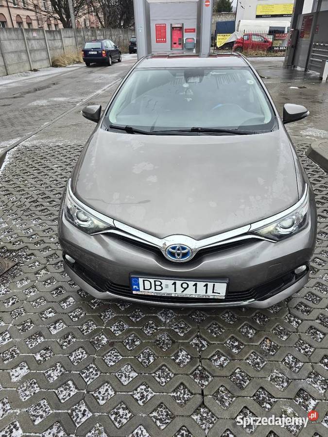 Sprzedam używaną Toyota Auris hybryd Wałbrzych