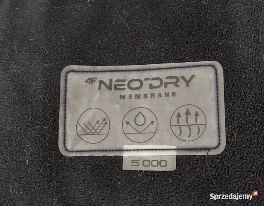 Damska czarna kurtka softshell z kapturem 4F mazowieckie