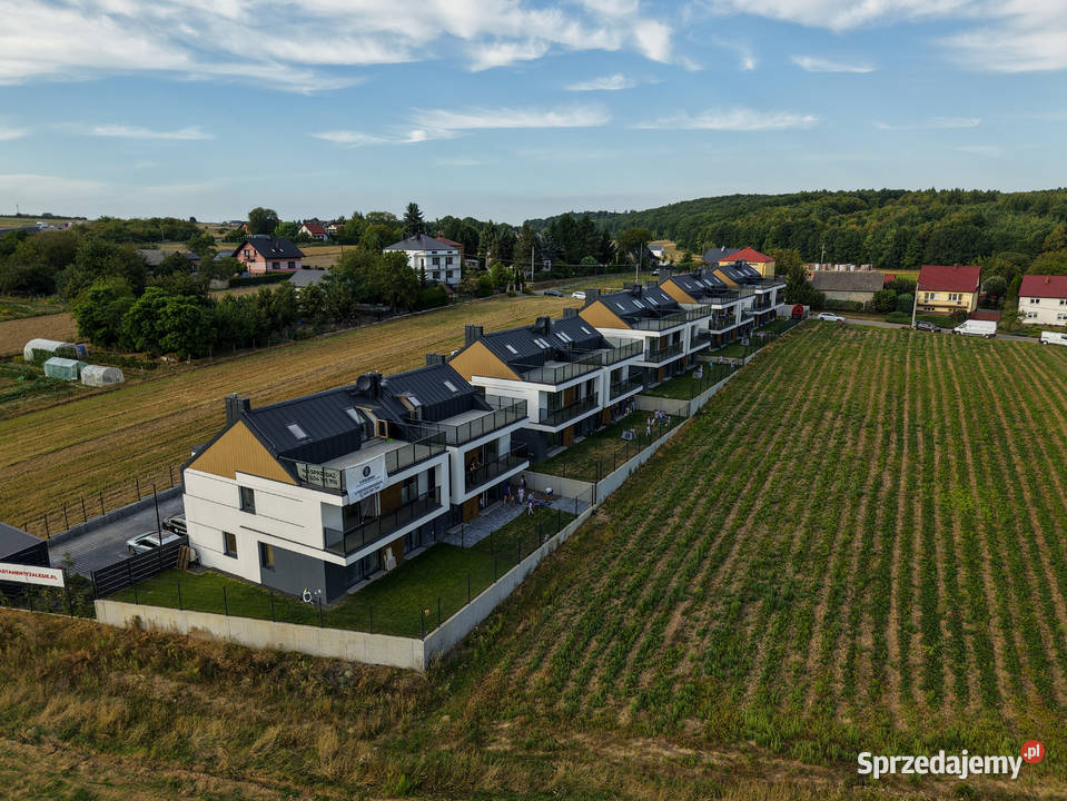 Mieszkanie piętrowe z tarasem na dachu Iwanowice Dworskie