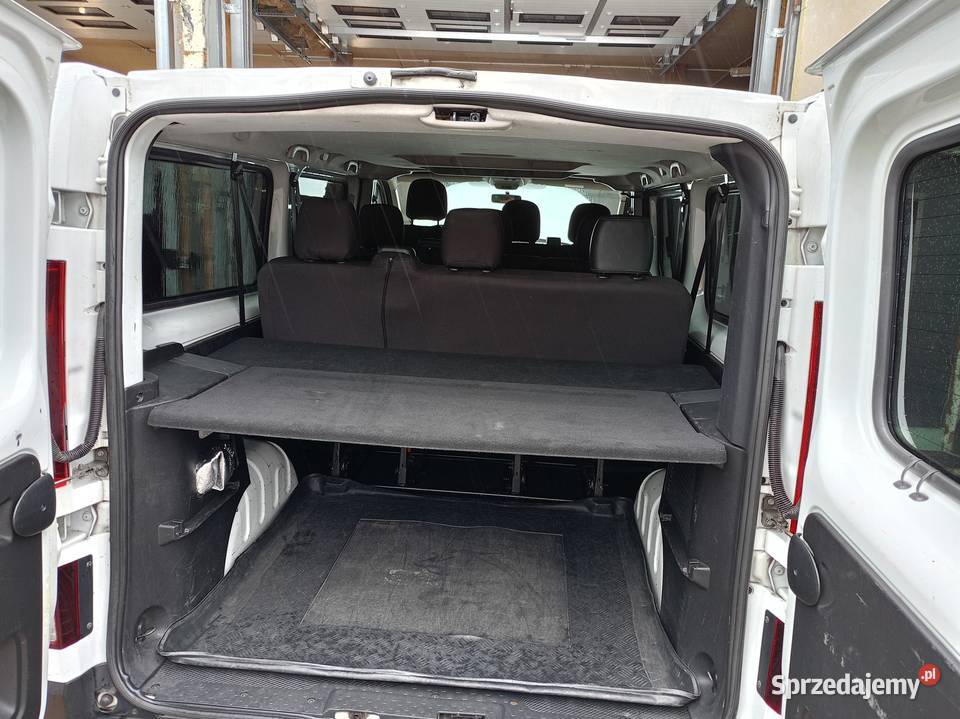 Renault Trafic z 2018 9 miejsc Zadbany i gotowy Rok produkcji 2018 sprzedam