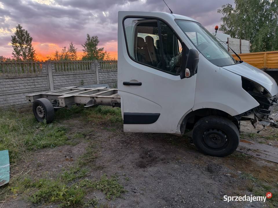 Renault master 3 autolaweta uszkodzony