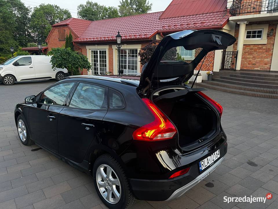 Volvo v40 Rok produkcji 2017 Albigowa