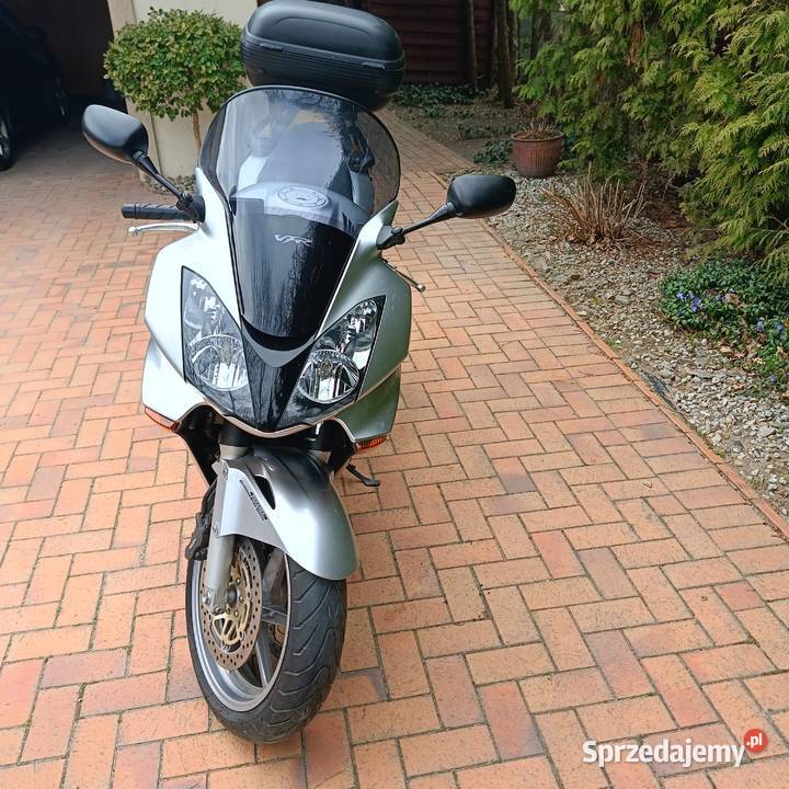 HONDA VFR 800 STAN PRZYGOTOWANA DO SEZONU Śrem