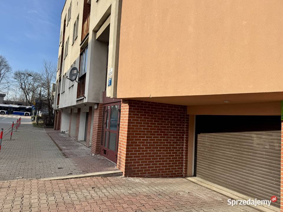 Miejsce postojowe w garażu obok Al 29 Listopada murowany małopolskie Kraków