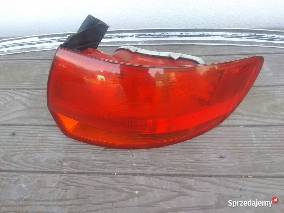 Lampa tyl prawa A3 8P4 945 096C Lubin