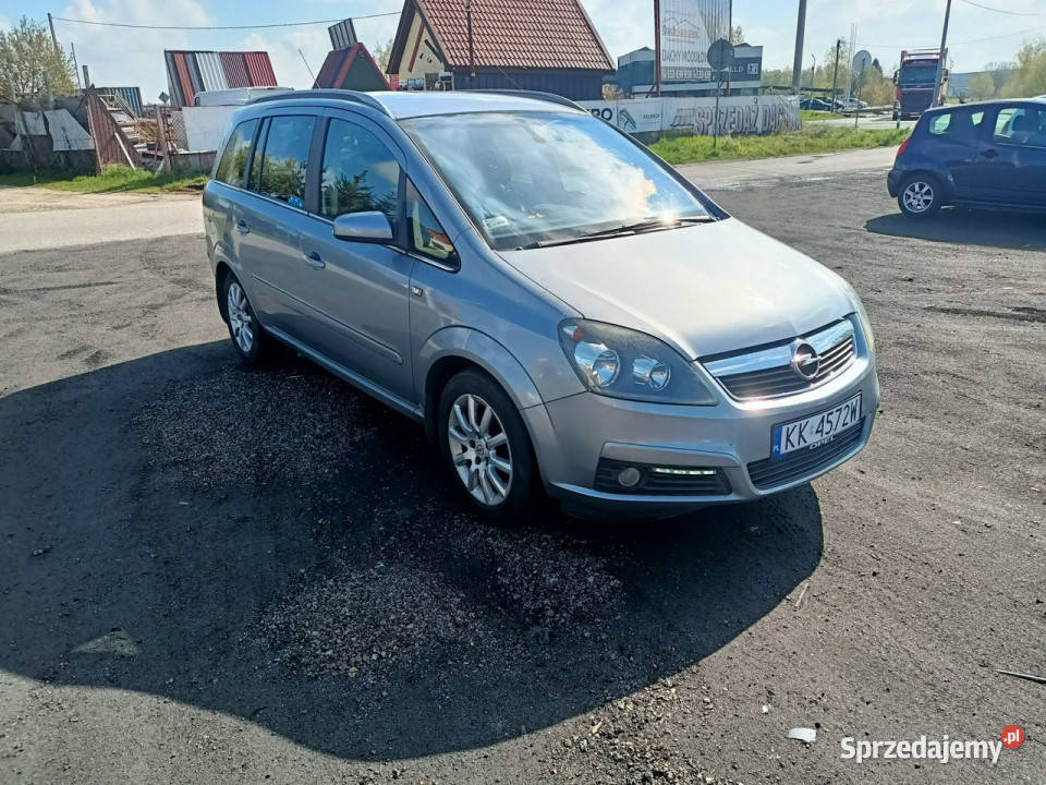 Opel Zafira Opel Zafira 16 05r 7OS B 20052011 Rok produkcji 2005 małopolskie Tarnów
