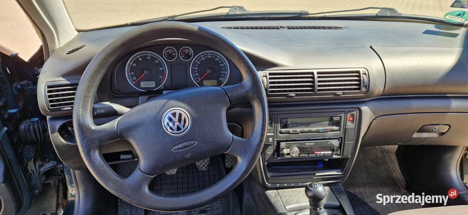 Volkswagen Passat Kombi 2001 lifcie komfort i lakier metallic