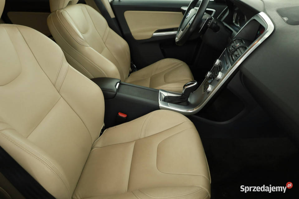 Volvo XC60 D4 nieuszkodzony Piaseczno sprzedam