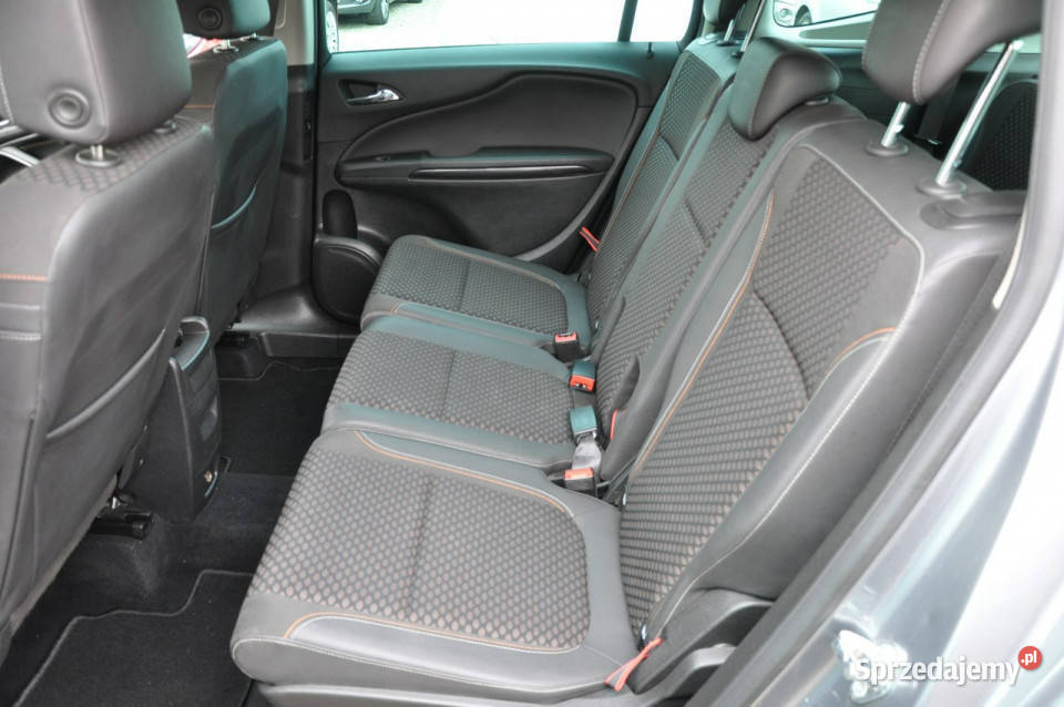 Opel Zafira 14 140 7 foteli LED Navi Kamera isofix sprzedam