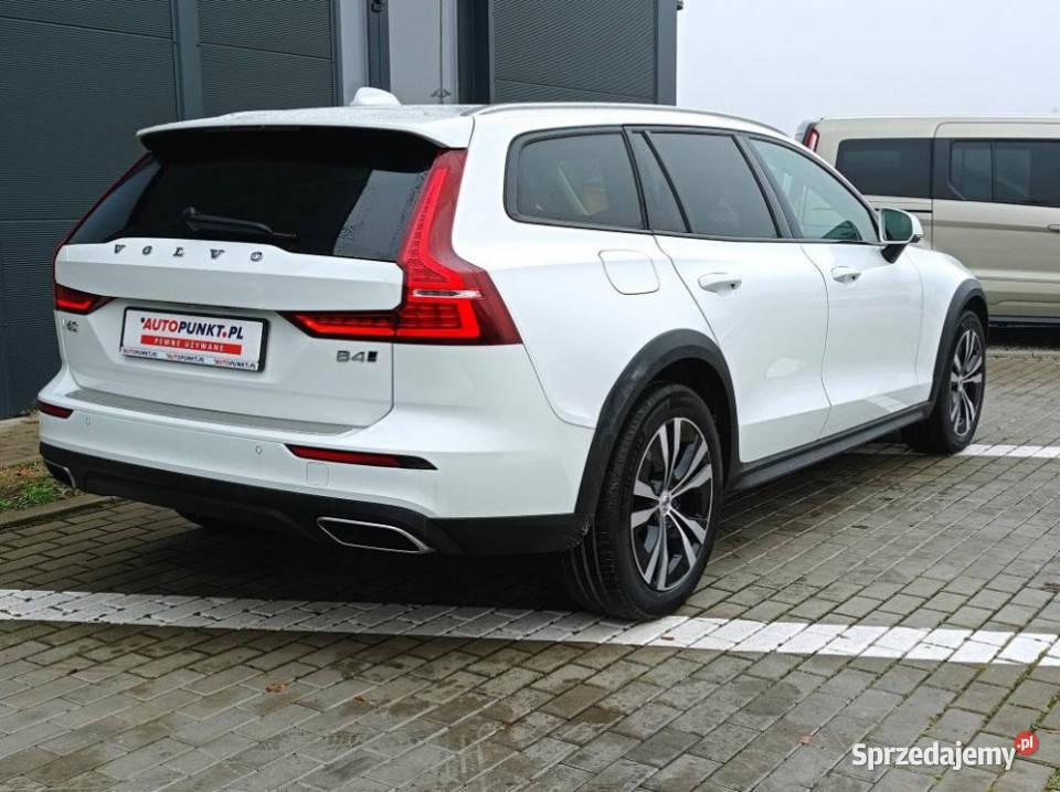 Volvo V60 Cross Country 2022r FV23 Full LED automatyczna