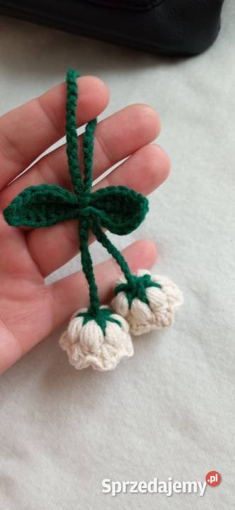 Kwiaty dzwoneczków wykonane na szydełku brelok łódzkie