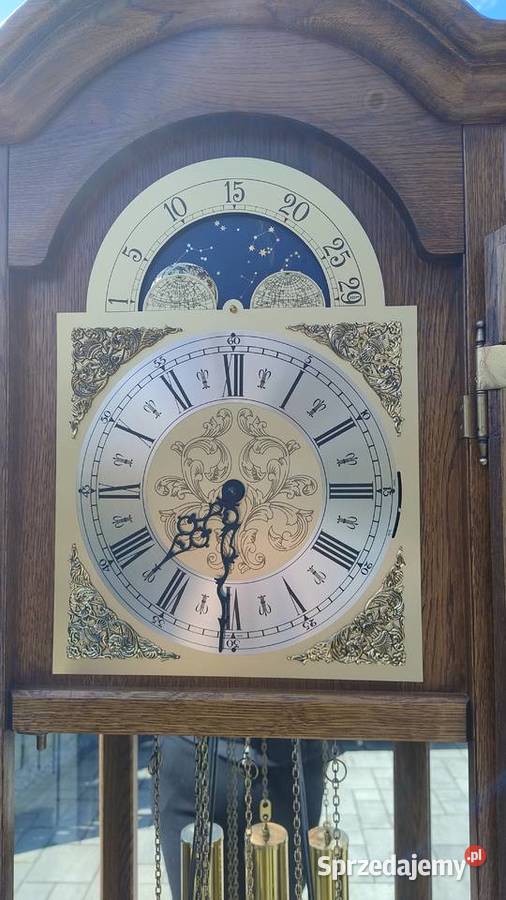 Zegar stojący w skrzyni dębowej witryna