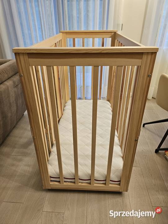 Łóżeczko 140 x 70 na kółkach z materacem Gdańsk