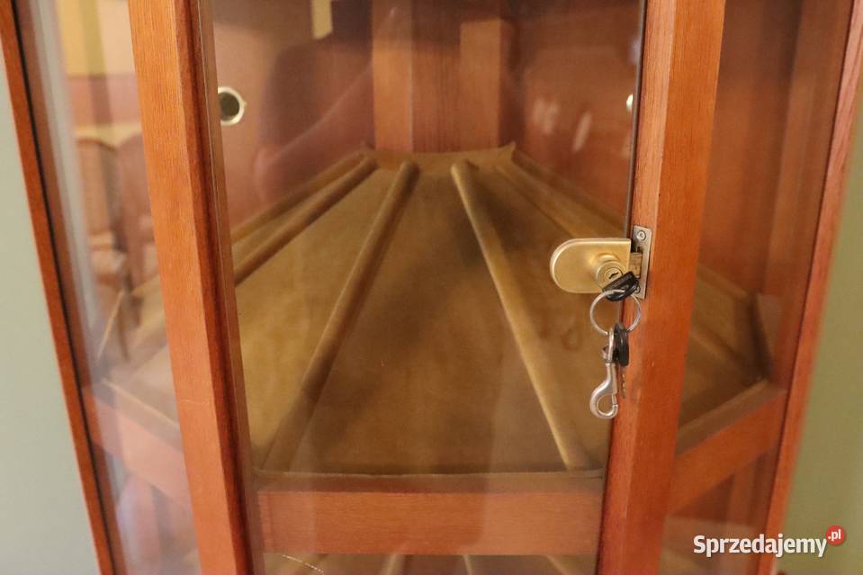 Witryna regał na wino do restauracji pubu lokalu Pszczyna