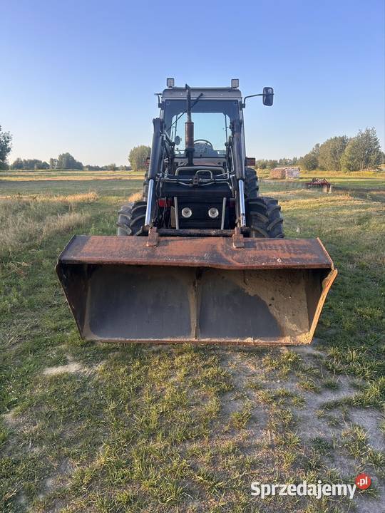 Massey Ferguson 690 z ładowaczem Widełka