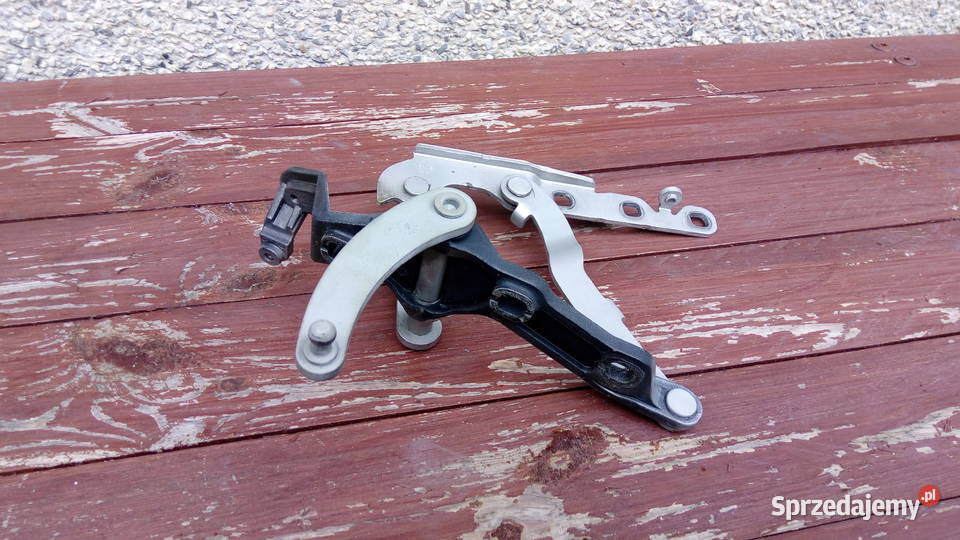 Zawias maski prawy Mercedes w 221 lak 775 EU Tarnów