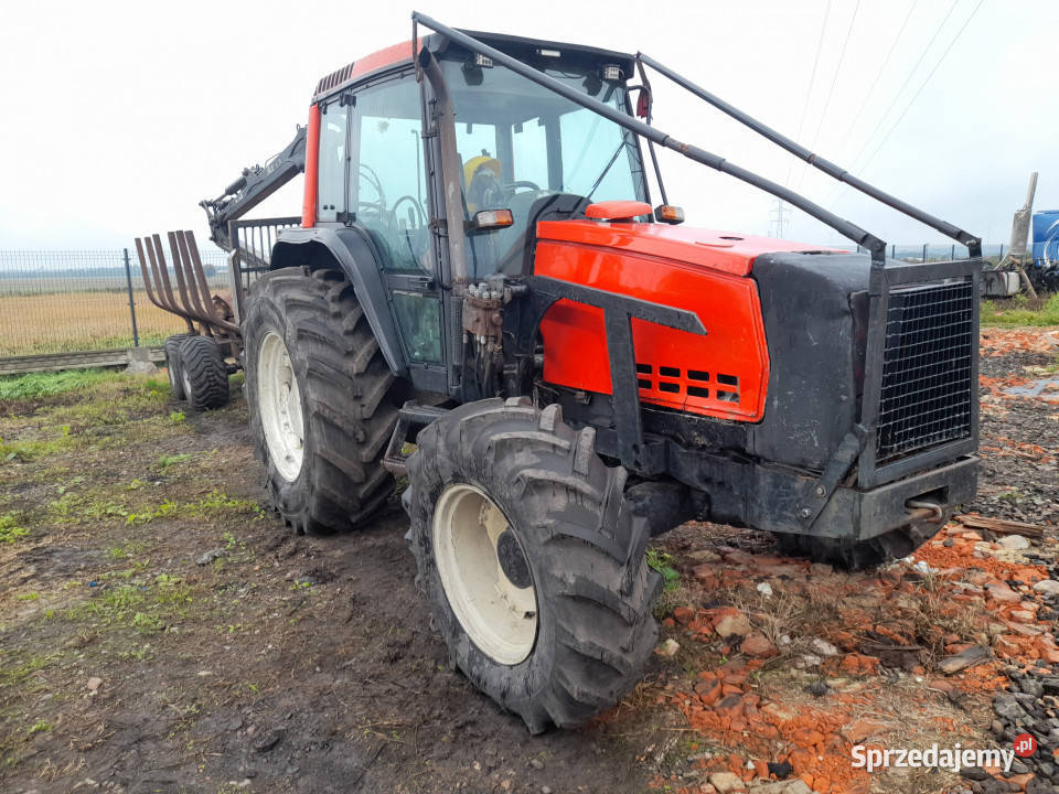 Ciągnik Valtra 6250 przyczepa leśna 4768 Raków
