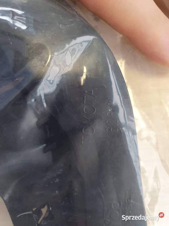 SPRZEDAM ŚLIZG ZDERZAKA TYLNY PRAWY TOYOTA listwy na zderzak Ślesin sprzedam