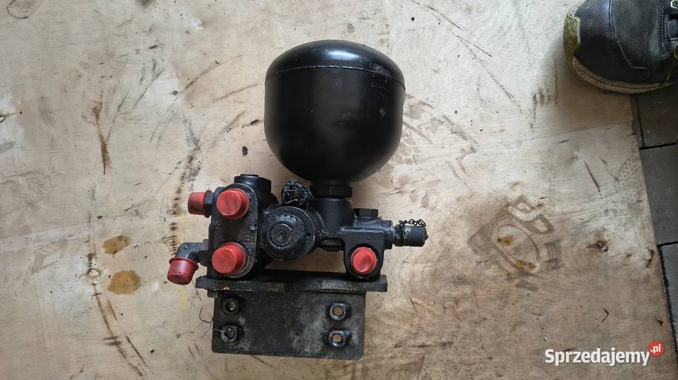 Hydro akumulator VOLVO P15182794 T12W10 świętokrzyskie Staszów