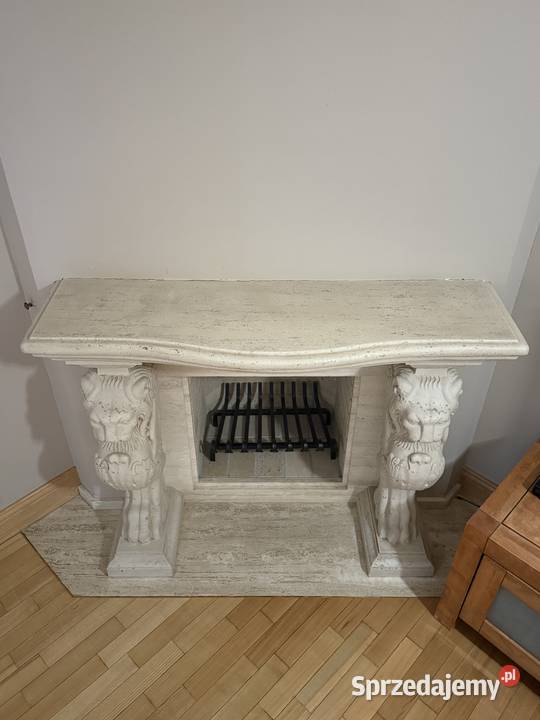 Wyjątkowa obudowa kominka z rzeźbionymi lwami Michałowice