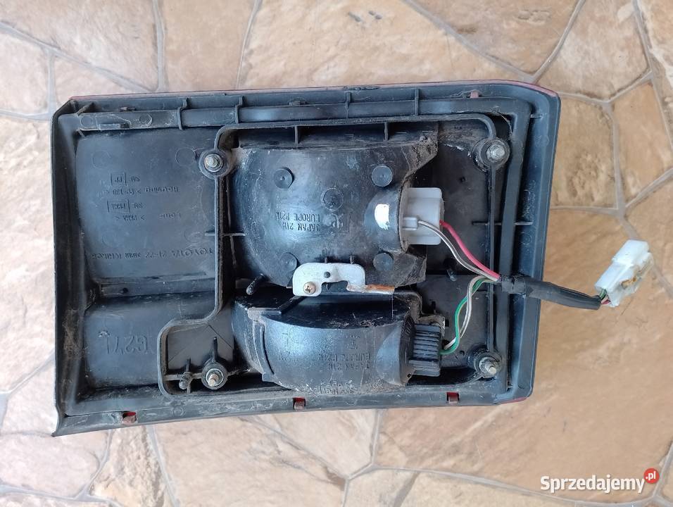 TOYOTA CARINA E KOMBI LAMPA TYLNA LEWA W KLAPĘ Wrocław