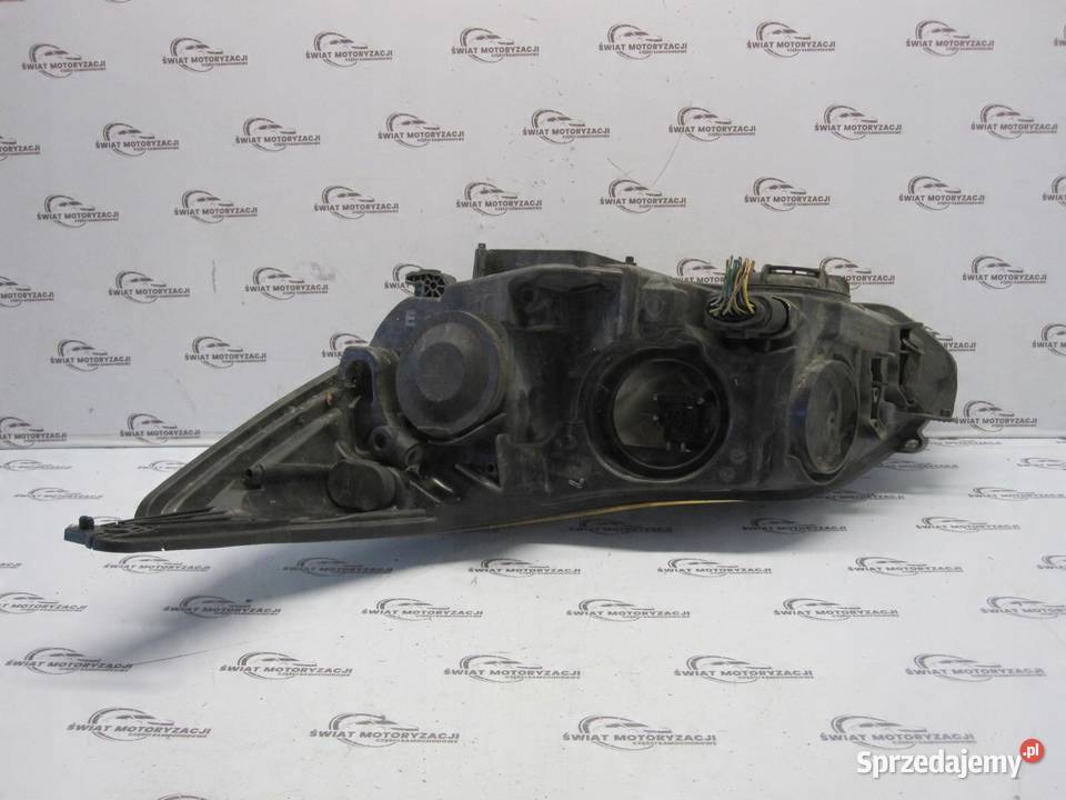 FORD FOCUS MK3 III lampa prawa przód osobowe