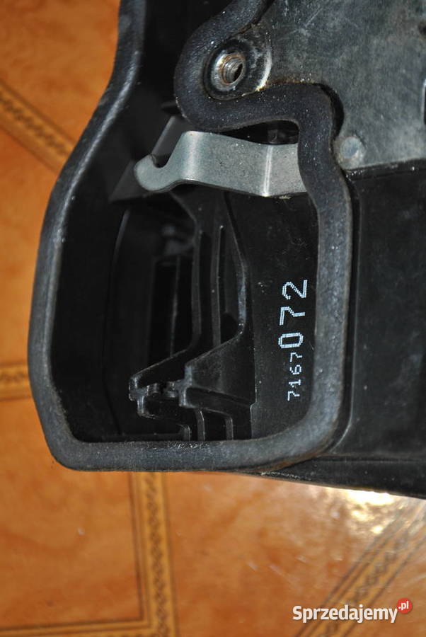 Zamek drzwi prawy przód BMW E60 E61 Części
