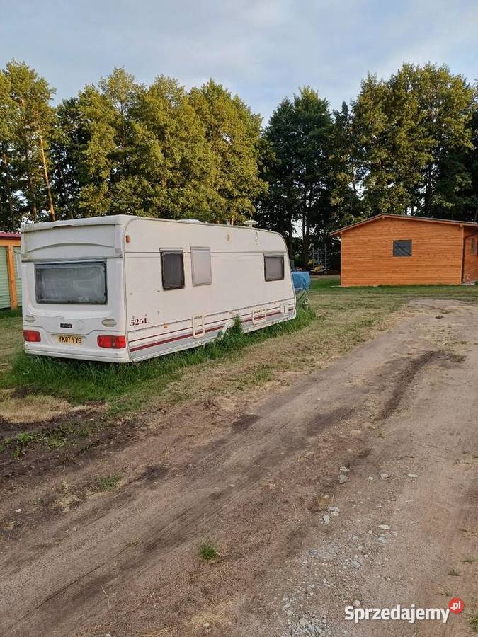 Domki i Przyczepa kempingowa jeziorem Lubie Gudowo