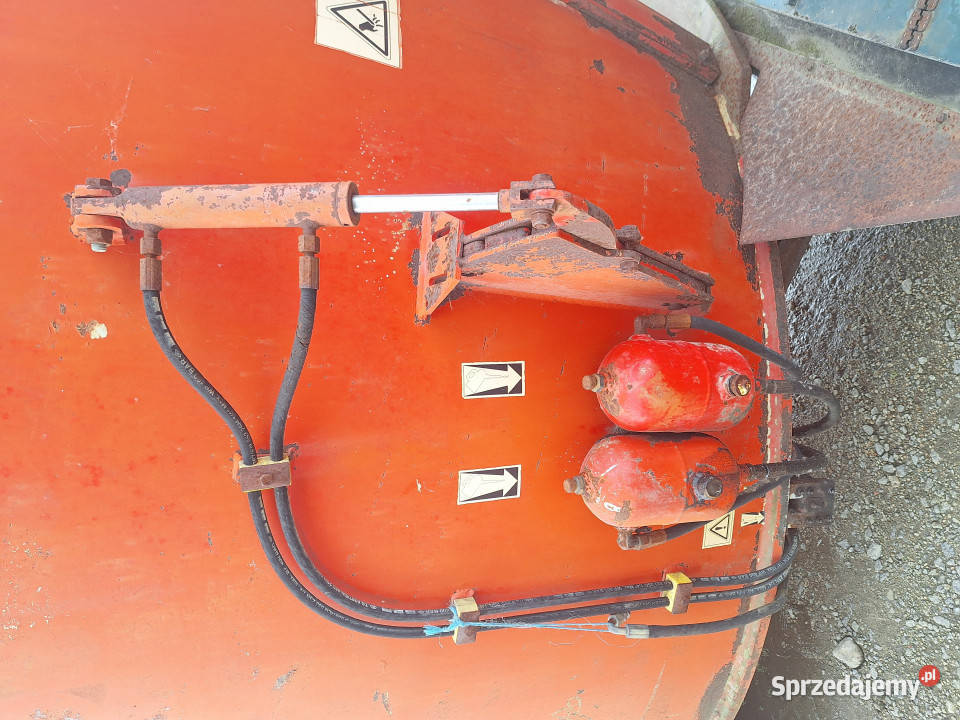 Wóz paszowy AGRAM BIGFEED brak 1 ślimaka i 1 Szlachcin sprzedam