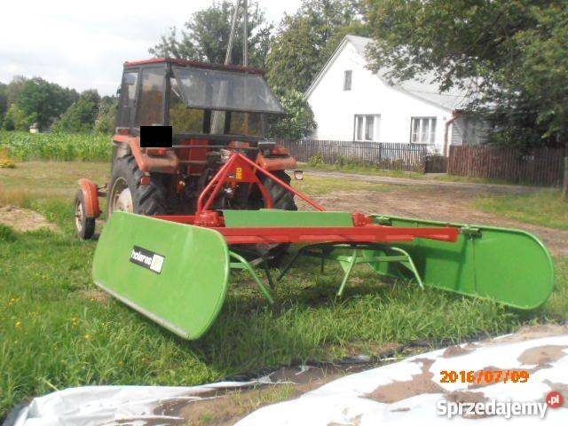 Równarka do pryzm z sianokiszonki