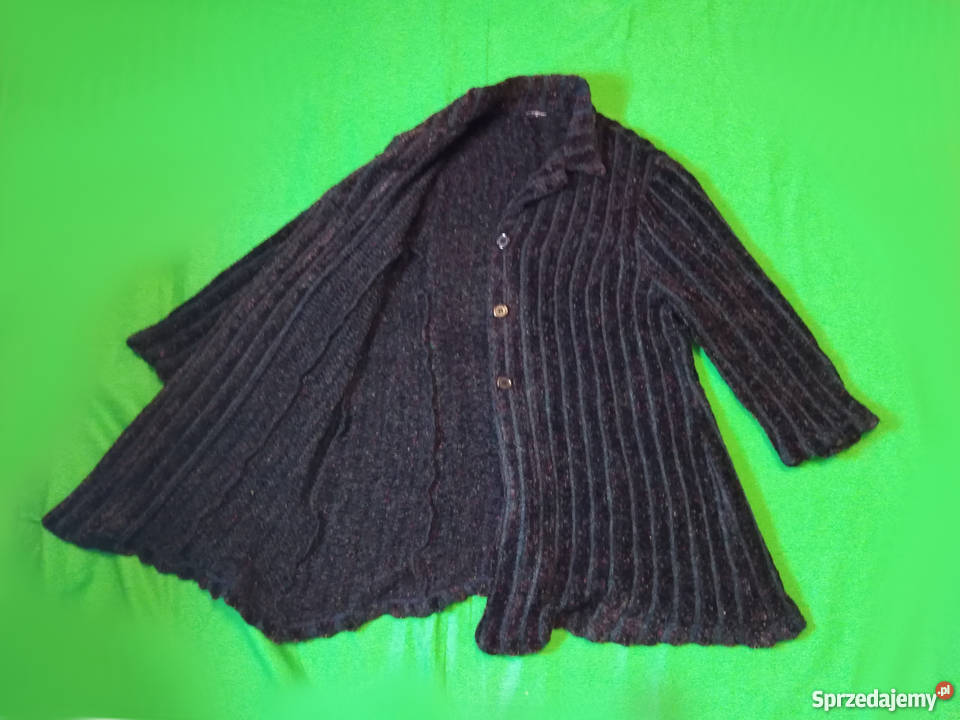 Miękki czarny rozpinany sweter marki Warszawa