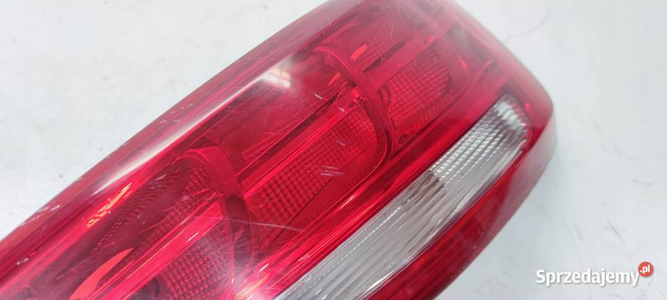 LAMPA PRAWY TYŁ AUDI Q3 8U 8U0945094 ZWYKŁA NA Przystajń