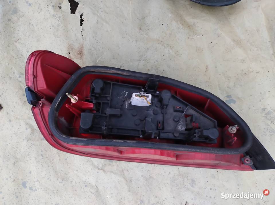 Lampa tylna leta i prawa peugeot 406 Lift
