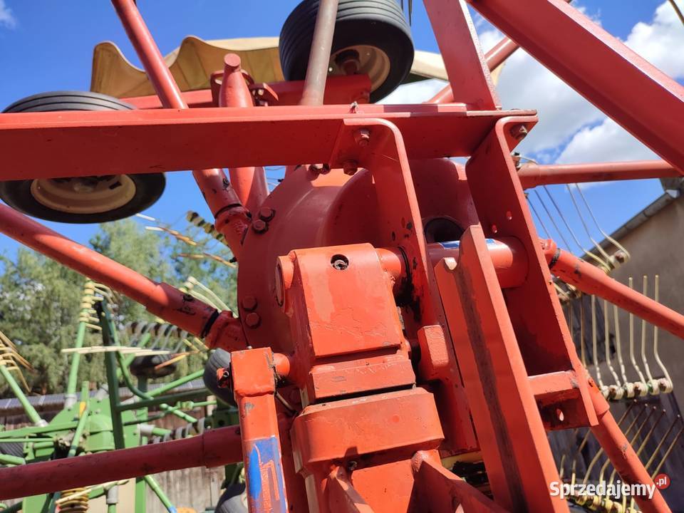 Zgrabiarka 2 karuzelowa KUHN GA 7301 do środka Przemęt