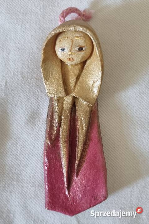 Płaskorzeźba postać kobiety w długiej szacie mazowieckie Warszawa