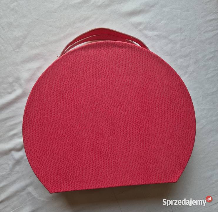 Stylowy kuferek na kosmetyki i pędzle małopolskie