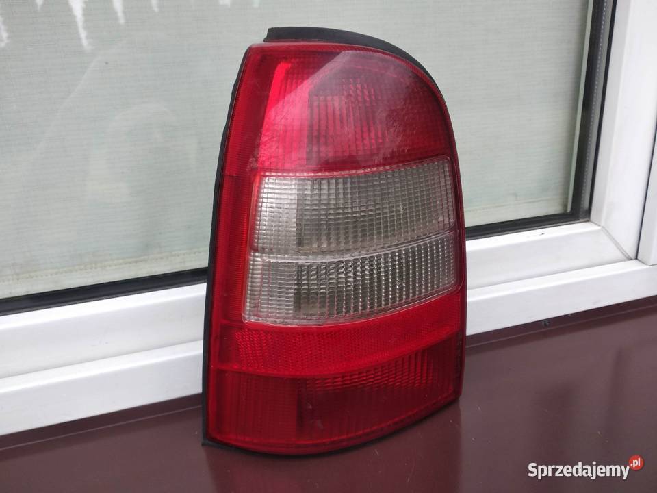 Opel Vectra B Kombi Caravan przedlift lampa tył Sieradz sprzedam