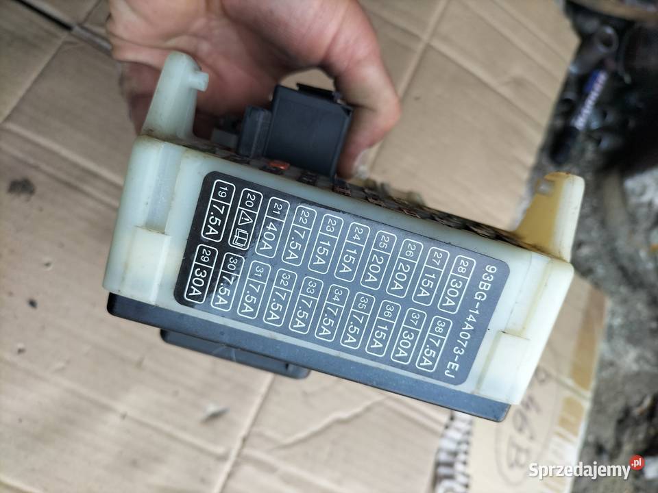 FORD MONDEO MK2 20 SKRZYNKA BEZPIECZNIKÓW Kamień-Kolonia sprzedam
