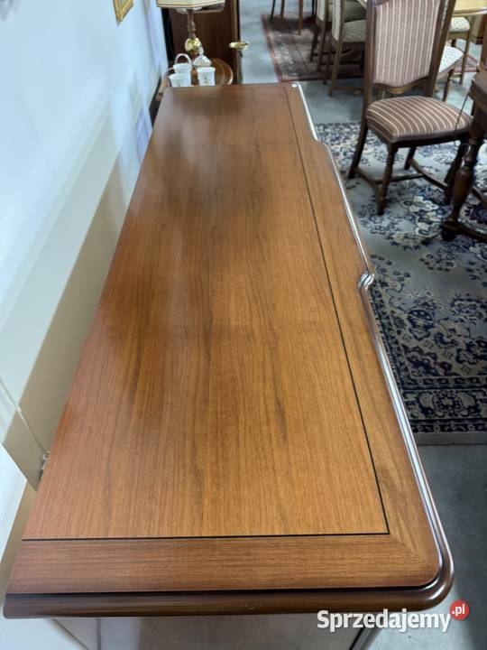 Drewniana komoda na cokole z trzema szufladami i 53cm warmińsko-mazurskie Ełk