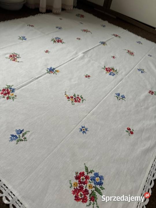 obrus ręcznie haftowany z koronkami rękodzieło Zabrze sprzedam